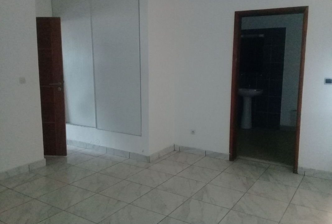 Appartement à vendre à Abidjan 0022549800188 chambre