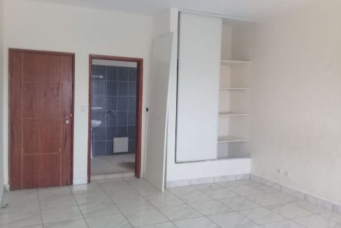 Appartement à vendre à Abidjan 0022549800188 salon