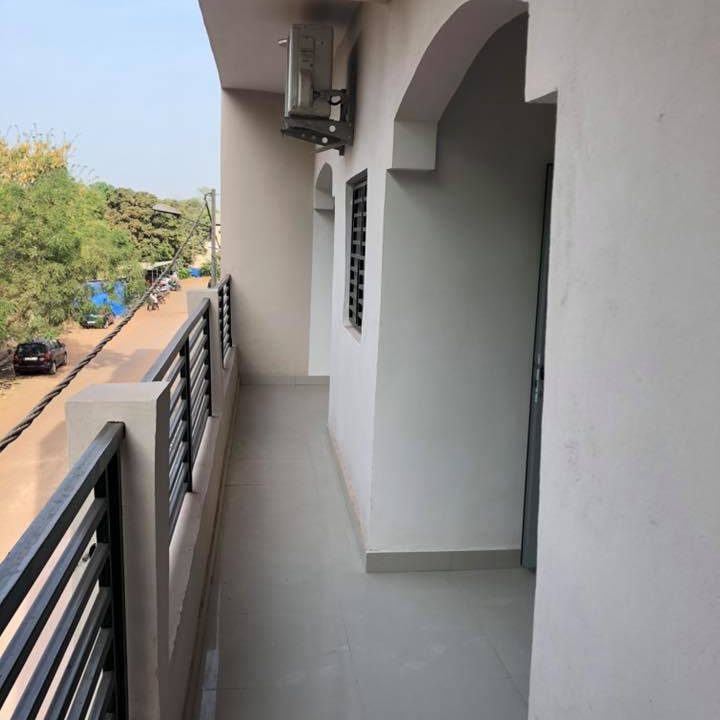 Immeuble à louer Bamako +22376234057 balcon
