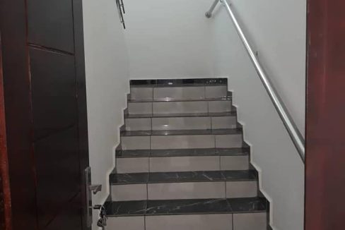 Villa à louer Abidjan 43 63 58 85 escalier