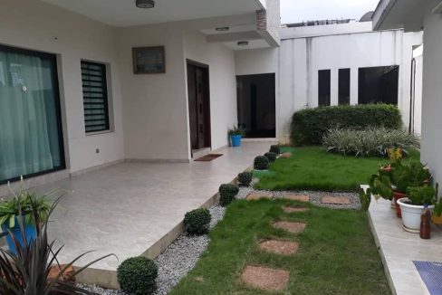 Villa à louer Abidjan 43 63 58 85 jardin