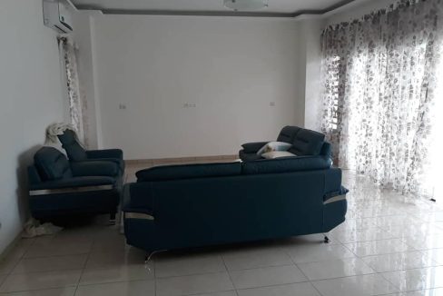 Villa à louer Abidjan 43 63 58 85 salon 4