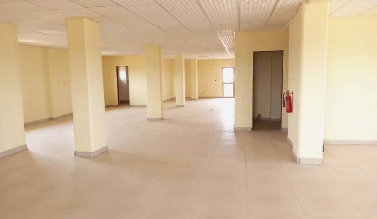 UN IMMEUBLE R+6 EN LOCATION A OUAGADOUGOU QUARTIER SANYIRI (17)