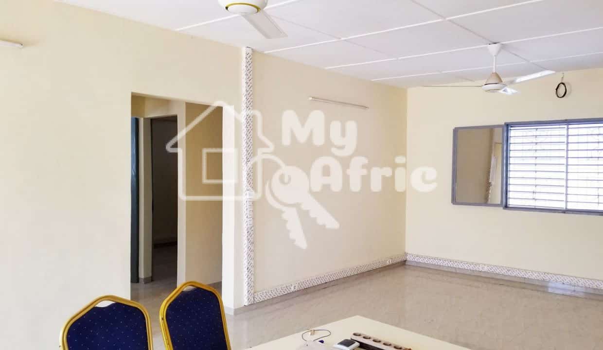 UNE VILLA DE TYPE F4 + ANNEXE EN LOCATION À OUAGADOUGOU QUARTIER KAMSONGHIN (1)