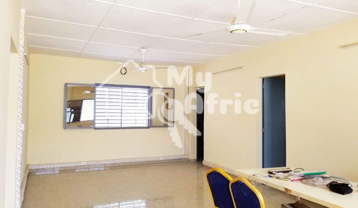 UNE VILLA DE TYPE F4 + ANNEXE EN LOCATION À OUAGADOUGOU QUARTIER KAMSONGHIN (23)