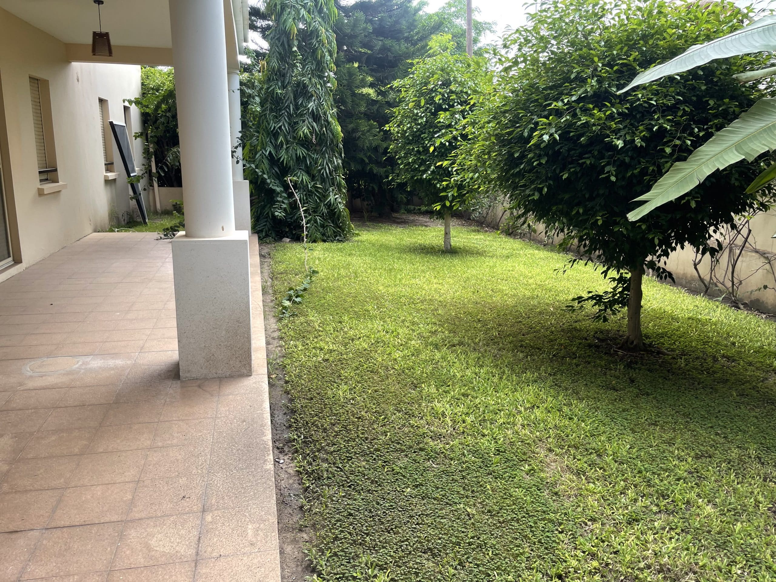 Appartement à Louer avec jardin privé à Dakar Fann Résidence