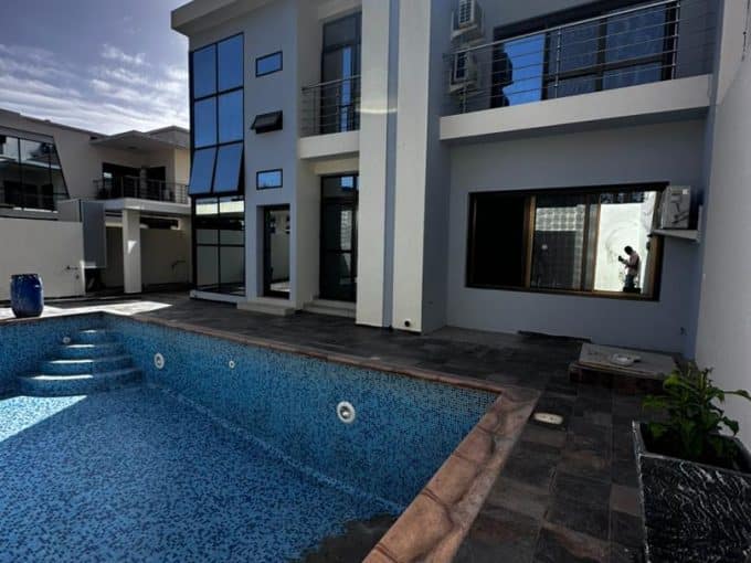Villa avec piscine à Louer Dakar à Fann Residence