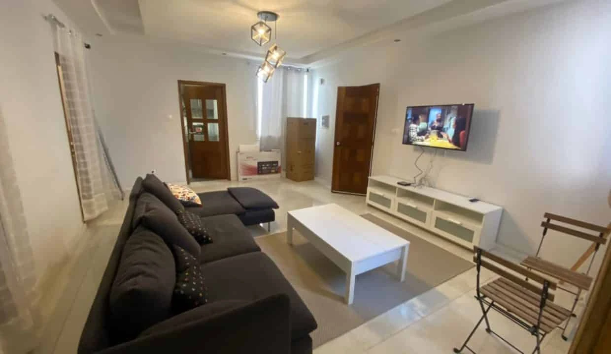 Salon d’un appartement meublé proposé à la location à Dakar