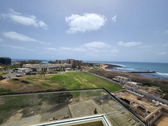 Vue panoramique sur la côte depuis l'appartement aux Almadies