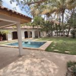 Villa avec piscine et jardin à louer aux Almadies