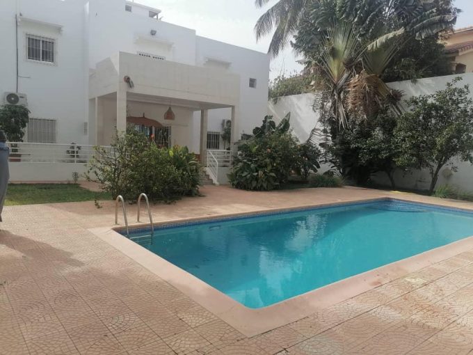 Magnifique villa à louer aux Almadies – piscine, jardin