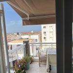 Terrasse privée avec store de l'appartement à Mermoz