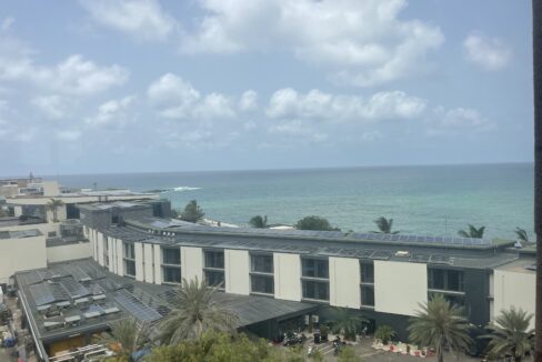 Vue sur la mer depuis l'appartement meublé à louer à Mermoz Corniche