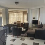 Salon meublé de l'appartement à louer au Plateau, Dakar