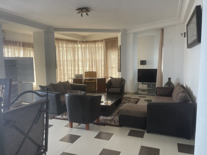 Salon meublé de l'appartement à louer au Plateau, Dakar